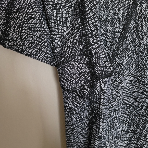 NWOT Lululemon Pace Rival Crop, 6, Line Up White/Black, matching bra listed - Picture 12 of 14